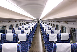 Shinkansen Serie 700 in der Standard-Klasse. – 20.01.2010 © Wikipedia-Autor Pohan