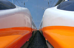 Blick zwischen zwei 700T-Züge  © 2006 Ronny Mang